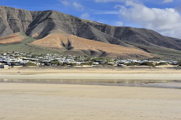 Plażę Famara, lanzarote, Wyspy Kanaryjskie, Hiszpania — Zdjęcie stockowe