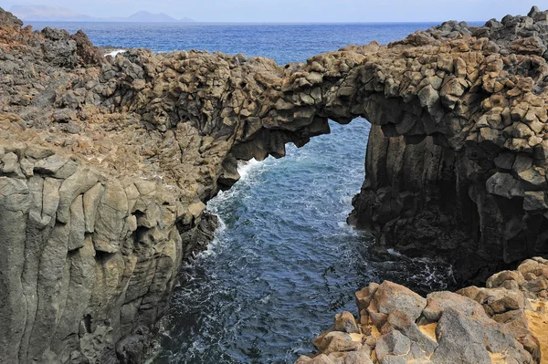 Arco rochoso na Ilha Graciosa, Ilhas Canárias, Espanha — Fotografia de Stock