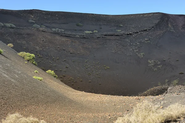 Krater wulkaniczny w pobliżu Parku Narodowego timanfaya, wyspa lanzarote, ca — Zdjęcie stockowe