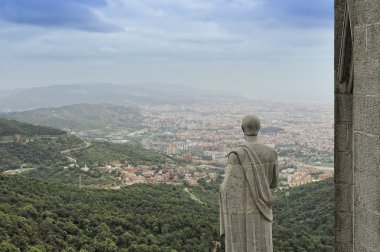 tibidabo Dağı Barcelona'dan görünümünü
