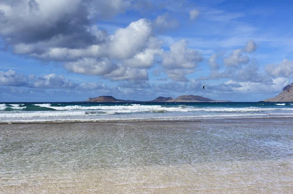 Famara beach, Lanzarote, Canary Islands, Spanyolország — Stock Fotó