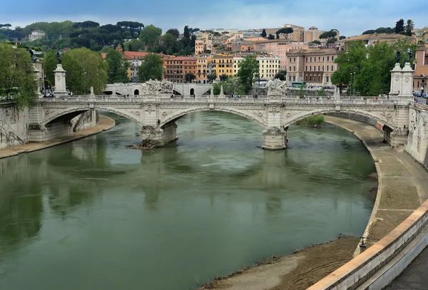 Pont Saint-Ange et rivière Tibre, Rome, Italie — Photo