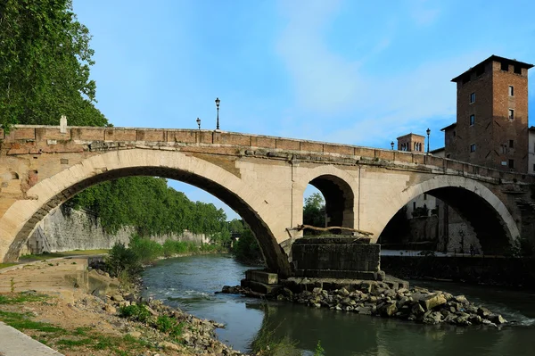 Bridge Pons Fabricius (Ponte dei Quattro Capi), la Roma más antigua —  Fotos de Stock