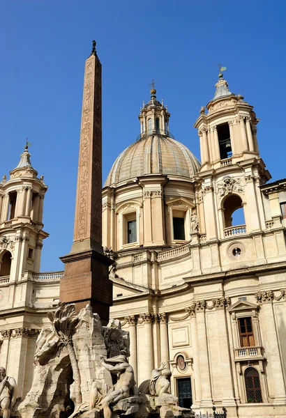 Brunnen, ägyptischer Obelisk und Kirche, piazza navona, rom, ital — Stockfoto