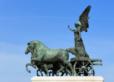 Heykel üstünde belgili tanımlık tepe-in Ulusal Anıt Victor emmanuel II (alt