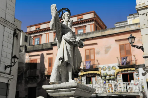 Skulptur av saint andrew i amalfi — Stockfoto
