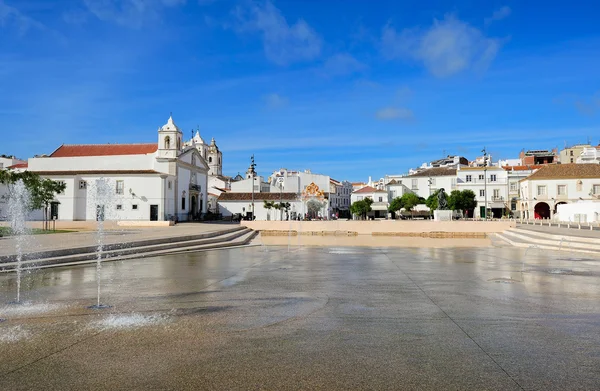 Площадь Инфанте Мбаппе Анрике в Лагуше, Алгарве, Португалия — стоковое фото