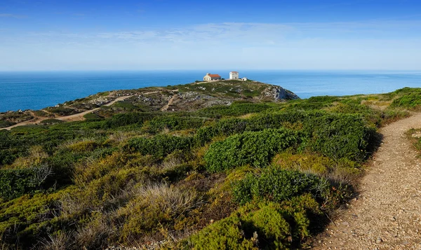 La costa atlántica cerca del cabo Espichel, Portugal — Foto de Stock