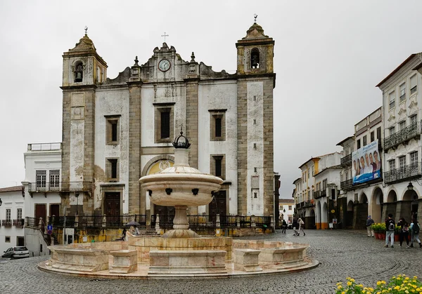 Evora, Portekiz Plaza'da — Stok fotoğraf