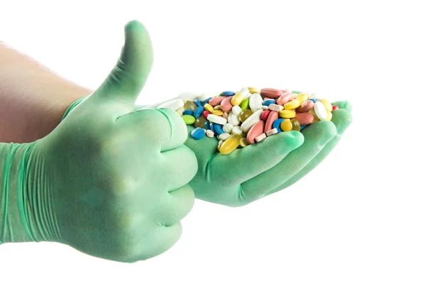 Pillole su mani isolate su sfondo bianco — Foto Stock