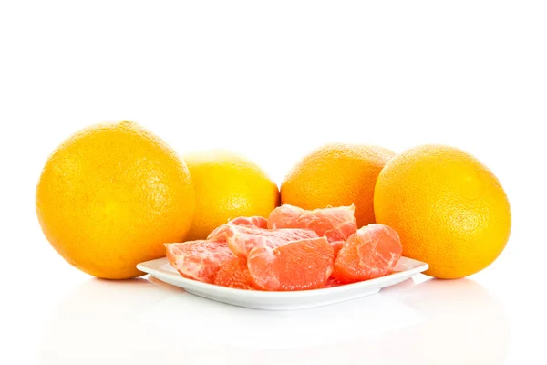 Grapefruit geïsoleerd op witte achtergrond — Stockfoto