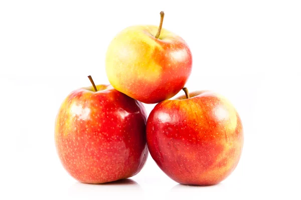 Pommes rouges isolées sur fond blanc — Photo