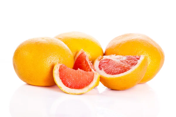 Grapefruit geïsoleerd op witte achtergrond — Stockfoto