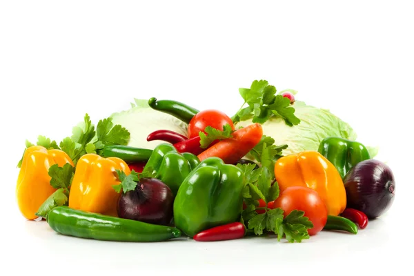 Zelenina na izolované bílé pozadí — Stock fotografie