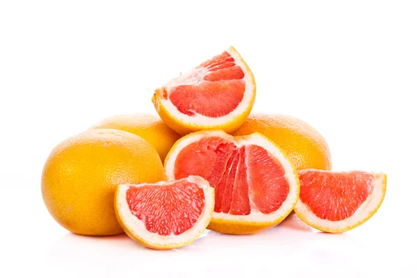 Grapefruit isoliert auf weißem Hintergrund — Stockfoto