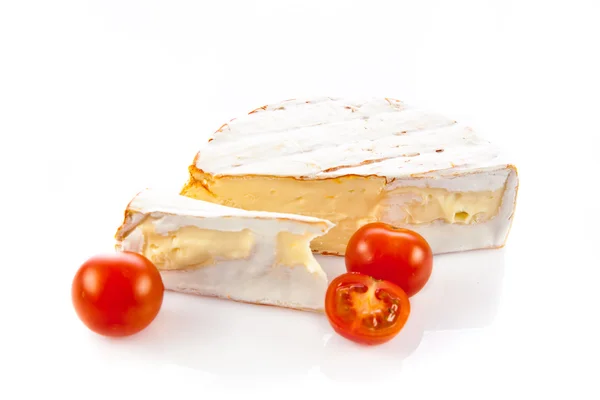 Käse brie isoliert auf weißem Hintergrund. Camambert — Stockfoto