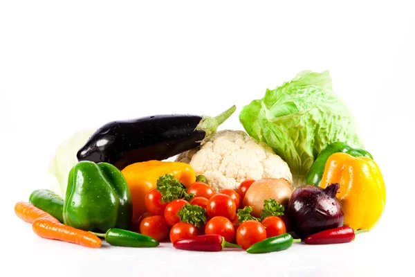 白い背景上に分離されて別の野菜 — ストック写真