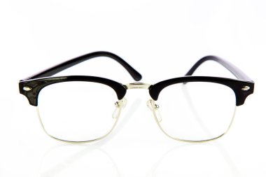 Gözlükler beyaz arkaplanda izole edildi