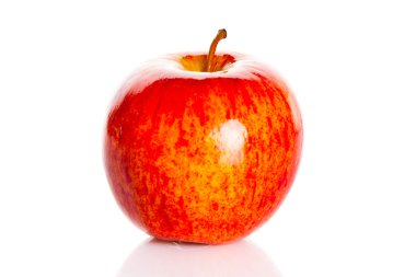 elma beyaz arkaplanda izole edildi