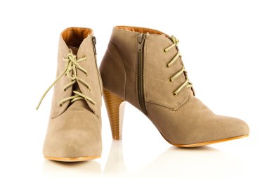 yüksek topuk ayakkabı kadınlar beyaz zemin üzerine