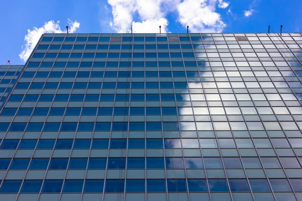 青い空と高層ビル ビュー — ストック写真
