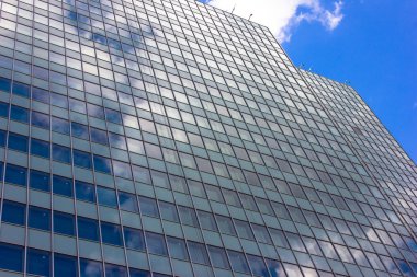 Mavi gökyüzü manzaralı gökdelenleri