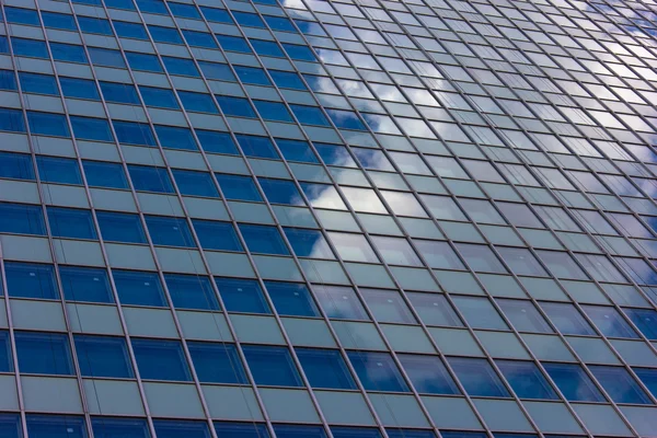 Rascacielos vista con cielo azul — Foto de Stock