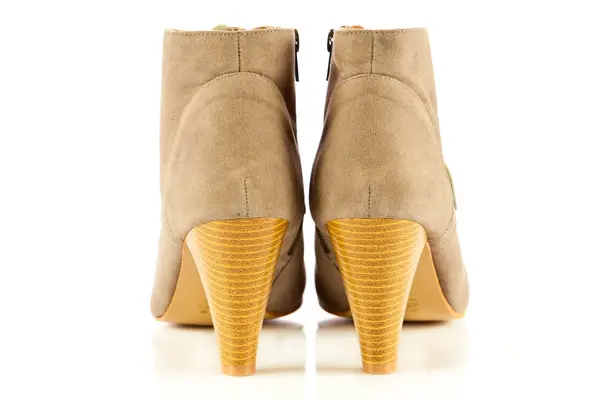 Vysoký podpatek boty ženy na bílém pozadí — Stock fotografie