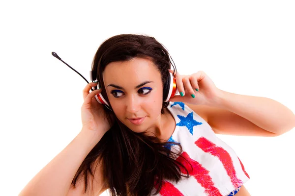 Junge Frau mit Kopfhörern auf weißem Hintergrund. Musik — Stockfoto