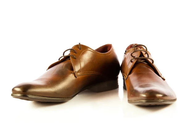 Zapatos de hombre clásicos aislados sobre fondo blanco —  Fotos de Stock
