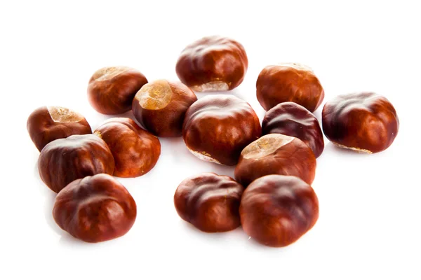 Castagne isolate su sfondo bianco — Foto Stock