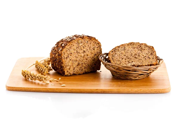 Biobread brauner Samen isoliert auf weißem Hintergrund — Stockfoto