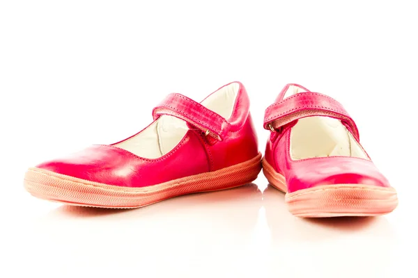 Обувь для девочек на белом фоне — стоковое фото