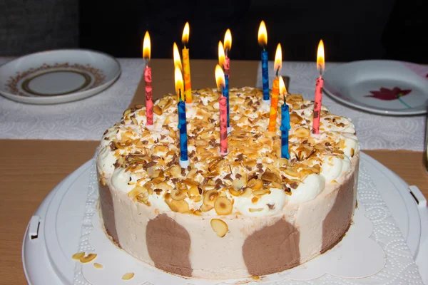 Tort urodzinowy. Świece — Zdjęcie stockowe