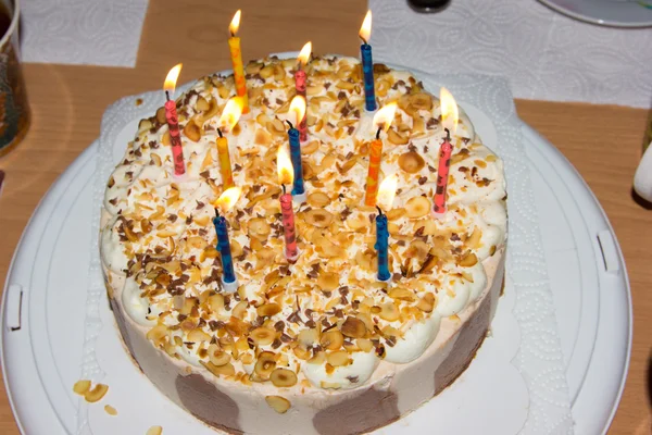 De cake van de kindverjaardag. kaarsen — Stockfoto