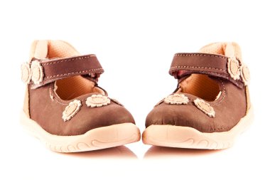 Beyaz arka plan üzerinde izole kız ayakkabı ayakkabı