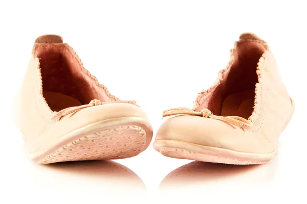 Zapatos de niña calzado aislado sobre fondo blanco —  Fotos de Stock