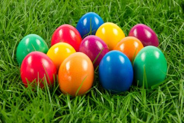 Siyah şapka beyaz arkaplanda izole edildi