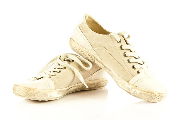 Scarpe sportive moderne su sfondo bianco — Foto Stock