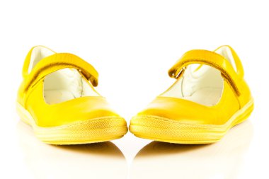 Beyaz arka plan üzerinde çocuk çocuklar durağındayım izole kadın ayakkabı