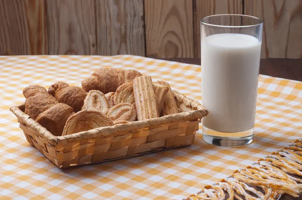 Cookies and milk — Stock Photo, Image