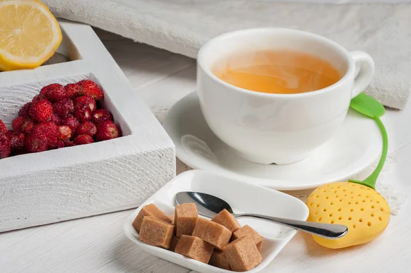 Tea strawberries — Stock Photo, Image