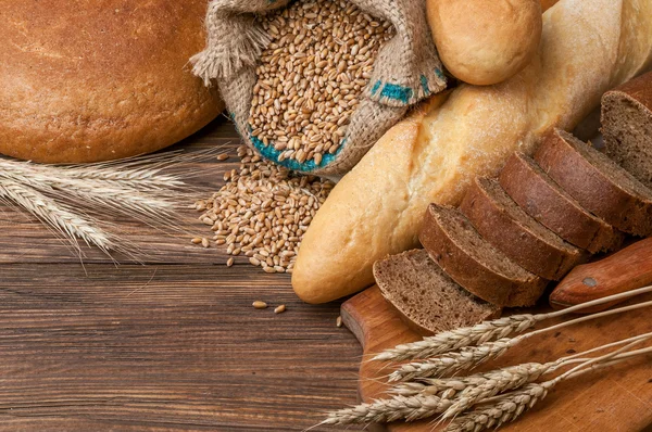 Wheat and bread — Stock Photo, Image