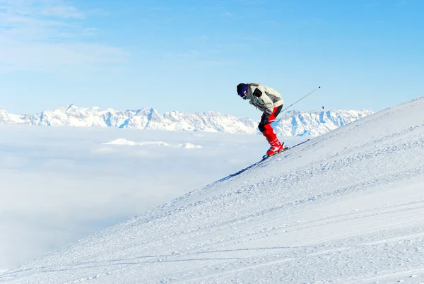 Skier downhill — Stock Photo, Image