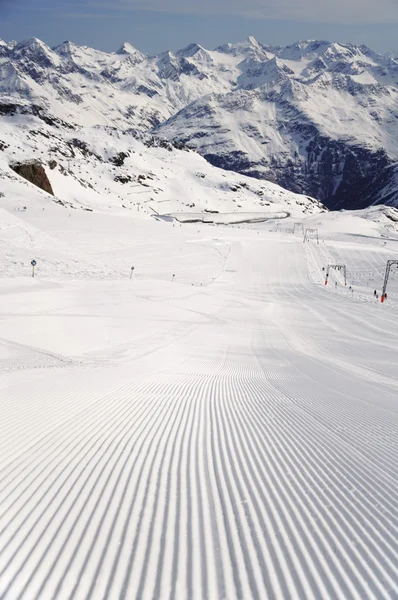 Pista da sci fresca sul ghiacciaio di Soelden — Foto Stock