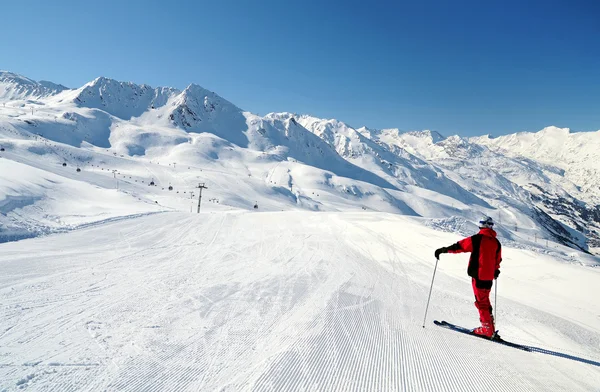 Mužské lyžař těší mountain view Stock Snímky