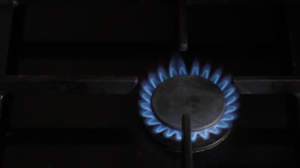 Turn on the gas stove — Stock Video