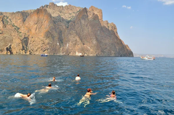 kara-dag eteklerinde, Yüzme