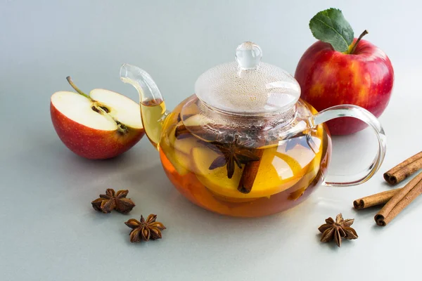 Heißer Tee Mit Apfel Zimt Und Anis Der Gläsernen Teekanne — Stockfoto