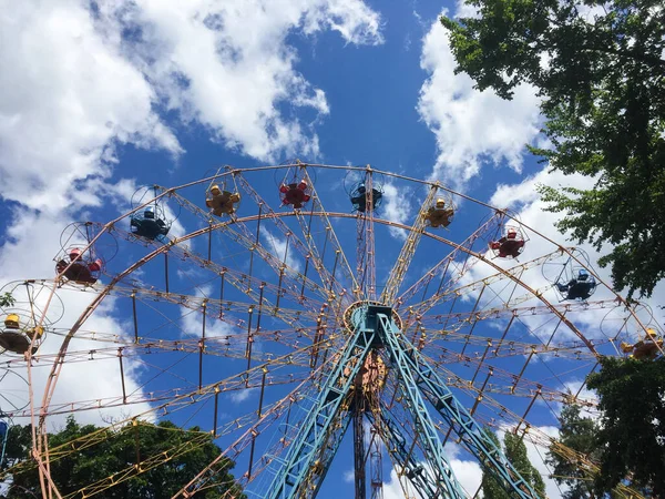 Riesenrad Park Einem Sommertag Nahaufnahme — Stockfoto